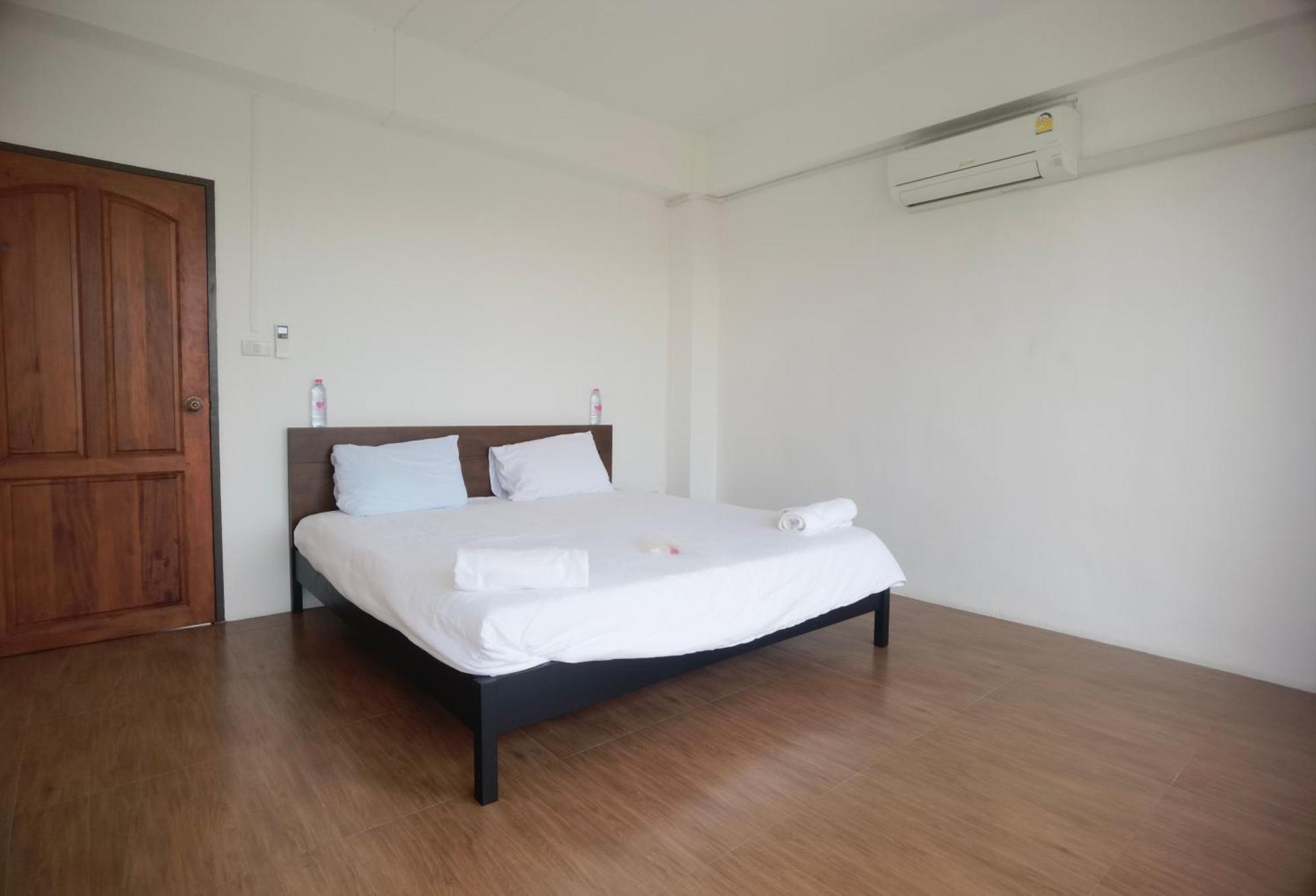 Hotel 115 Townhouse Ban Khlong Krang Esterno foto
