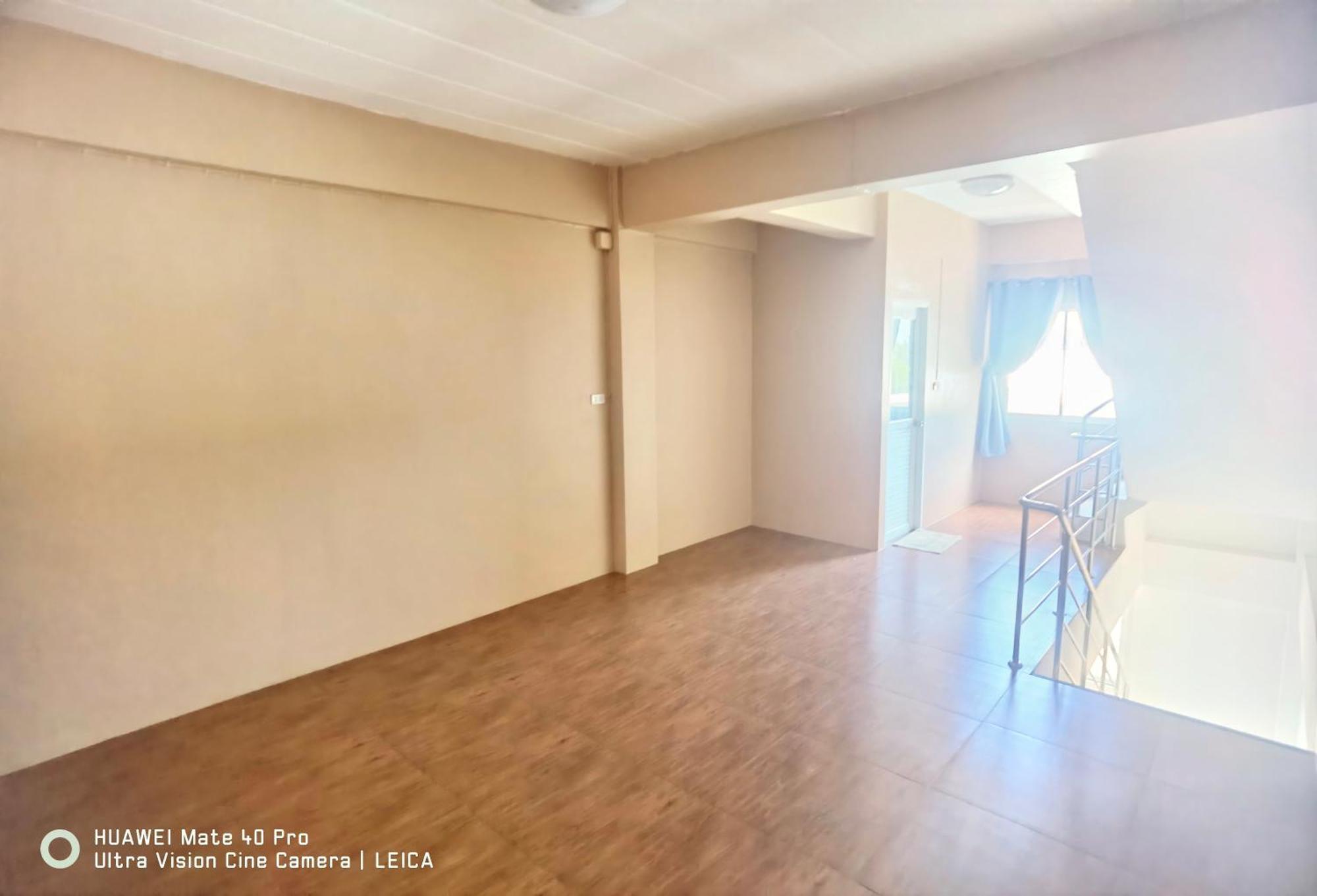 Hotel 115 Townhouse Ban Khlong Krang Esterno foto