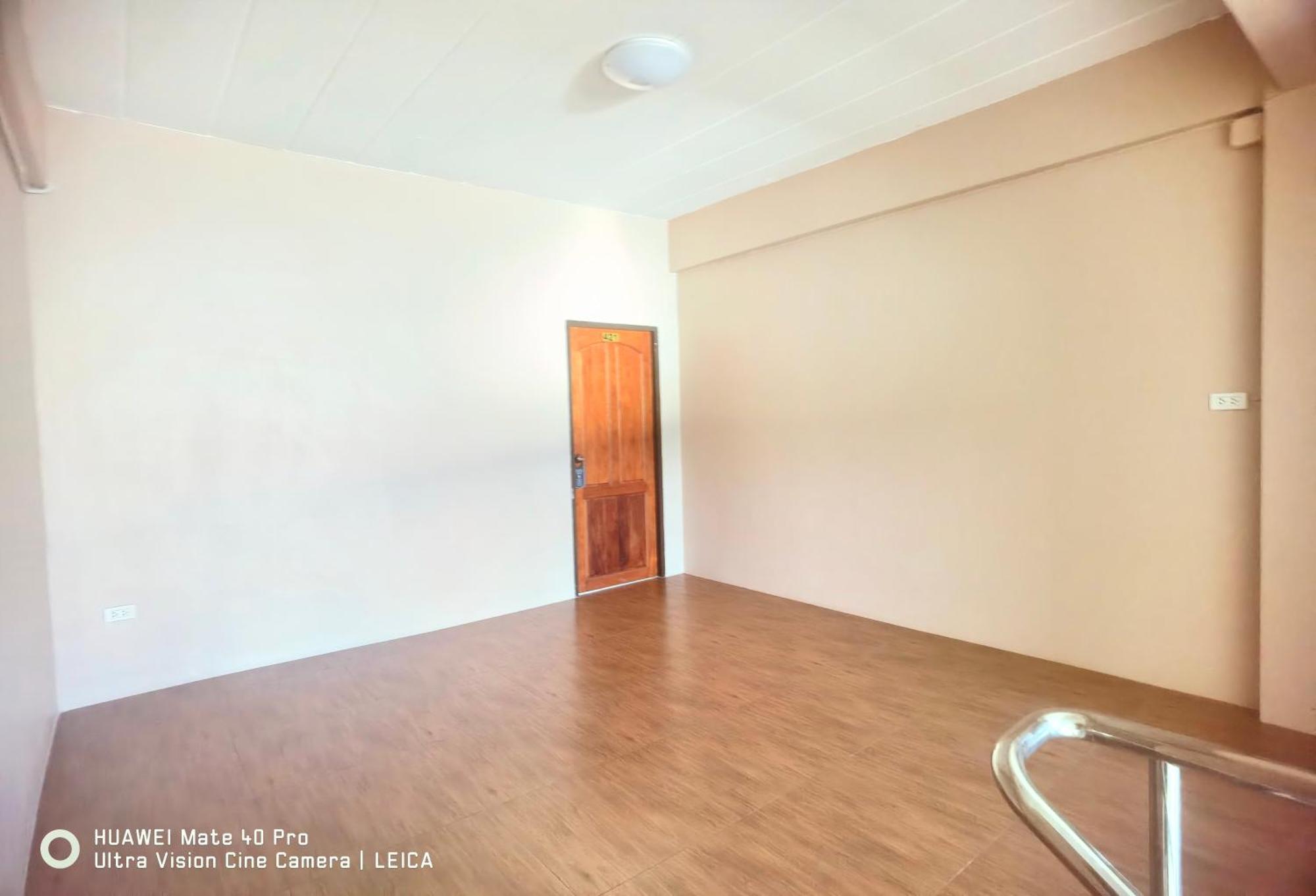 Hotel 115 Townhouse Ban Khlong Krang Esterno foto