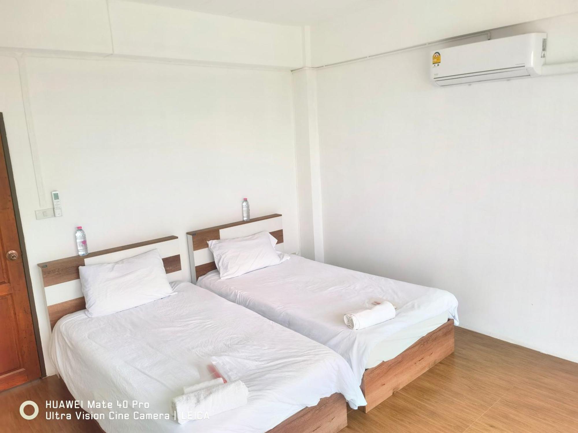 Hotel 115 Townhouse Ban Khlong Krang Esterno foto