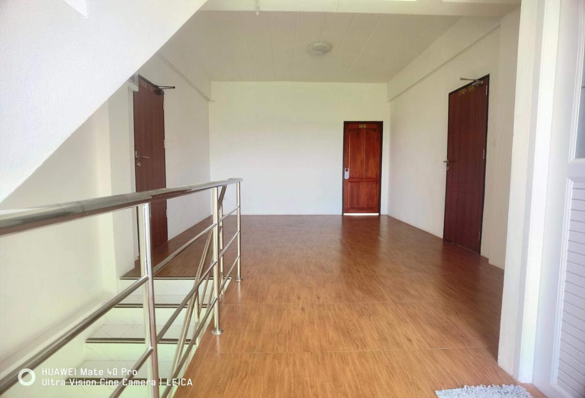 Hotel 115 Townhouse Ban Khlong Krang Esterno foto