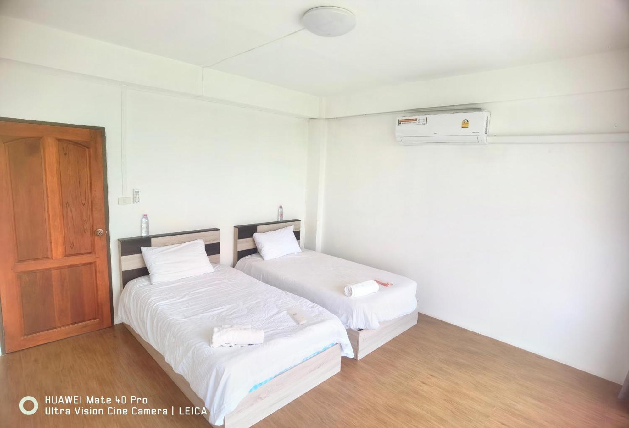Hotel 115 Townhouse Ban Khlong Krang Esterno foto