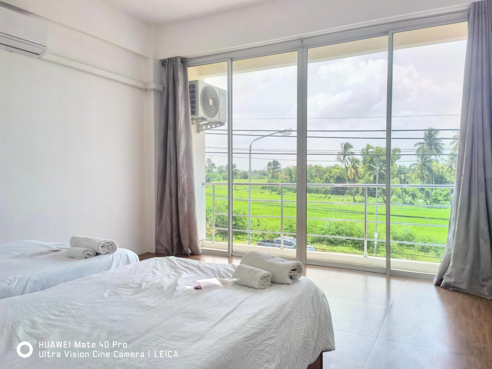 Hotel 115 Townhouse Ban Khlong Krang Esterno foto