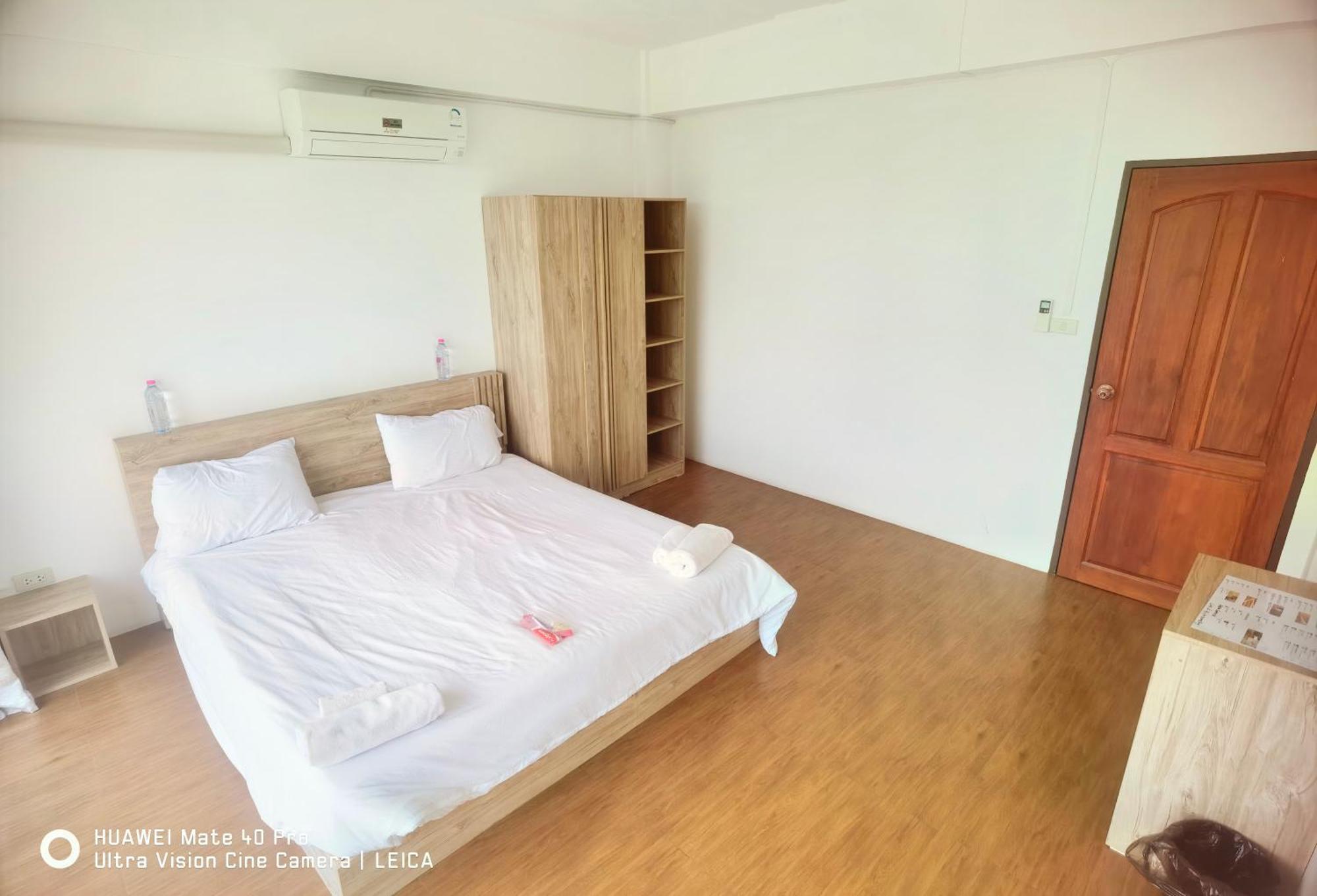 Hotel 115 Townhouse Ban Khlong Krang Esterno foto