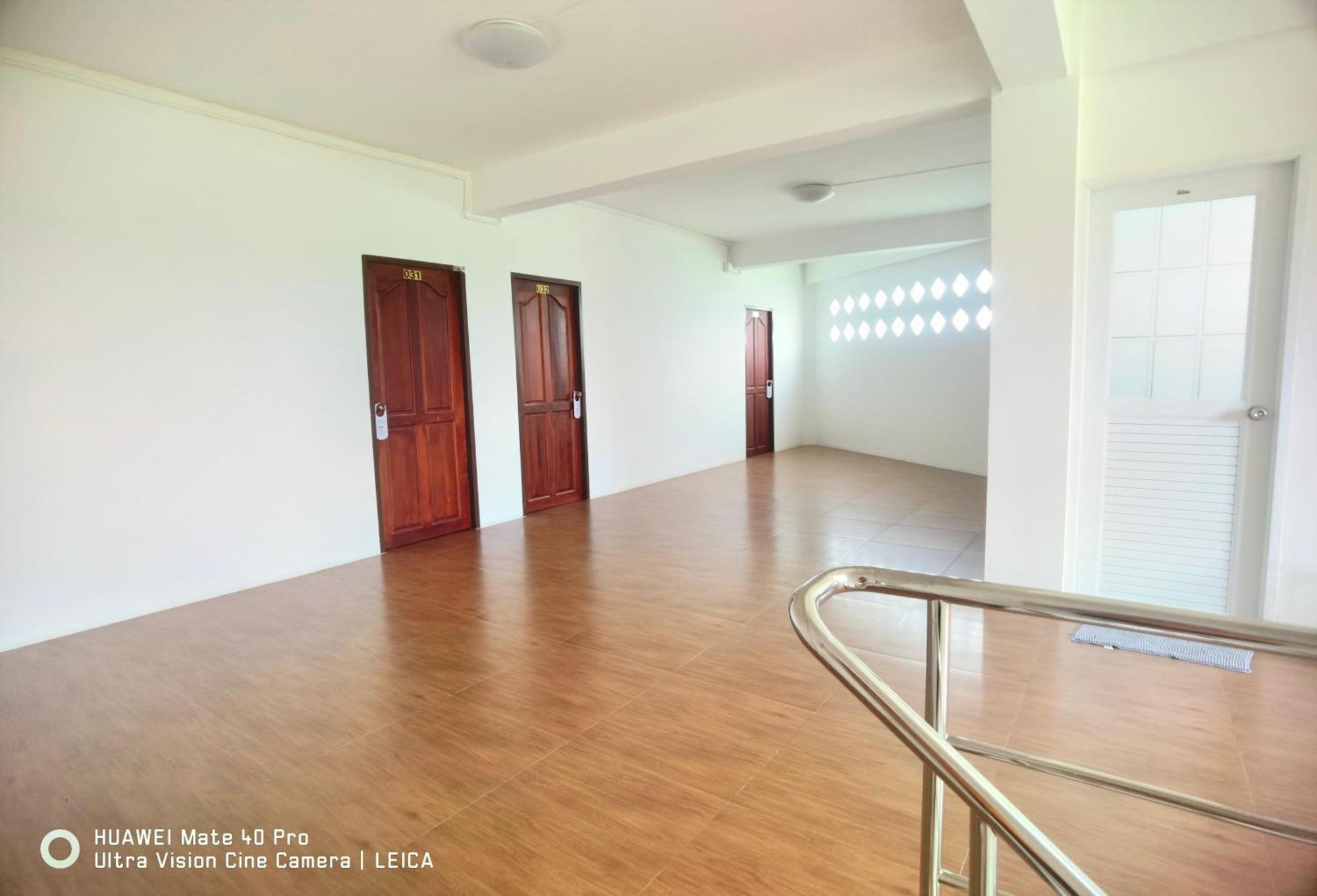 Hotel 115 Townhouse Ban Khlong Krang Esterno foto