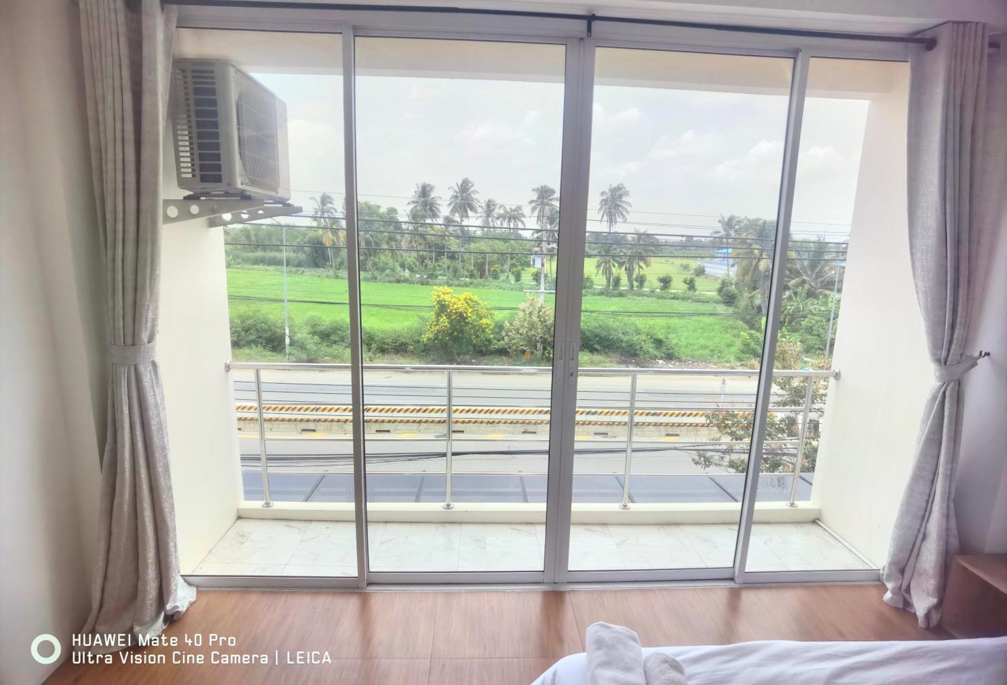 Hotel 115 Townhouse Ban Khlong Krang Esterno foto